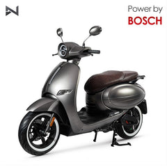 Scuter Electric N-Moto LX06 Alb – Motor BOSCH 2300W, Viteză 25 km/h, Fără Permis, Dimensiuni 1865x700×1113mm, Greutate 90Kg, Autonomie 60 km, Baterie Lithium 60V, COC & EEC + Carte Rar (CIV) + Cadou Tricou N-Moto